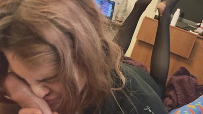 Dick tal-gerżuma, pantyhose mqatta u tkaken imqattgħin sbieħ li jiltaqgħu